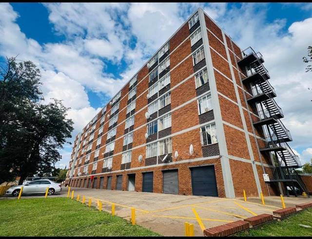 2 BEDROOM APARTMENT FOR SALE IN KWAGGASRAND